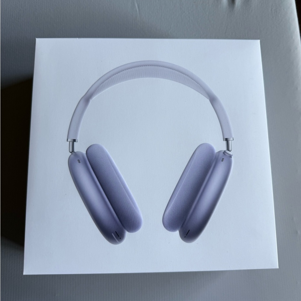 Apple AirPods Max in Purple